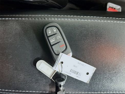 Used 2020 Jeep Cherokee Latitude Plus image 35