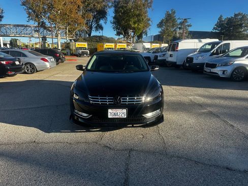 Used 2014 Volkswagen Passat 1.8T SEL Premium image 4
