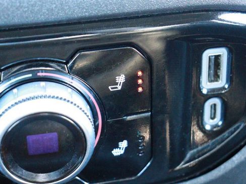 Used 2024 GMC Sierra 1500 SLT image 16