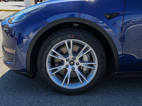 Used 2024 Tesla Model Y Long Range AWD/4WD image 11