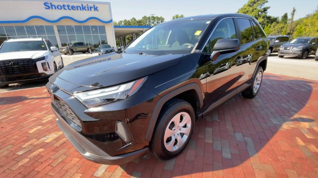 Used 2023 Toyota RAV4 LE FWD image 5