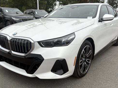 Used 2026 BMW 530i xDrive w/ M Sport Package image 5