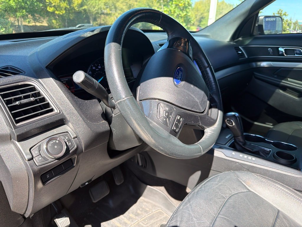 Used 2018 Ford Explorer XLT w/ Equipment Group 202A FWD image 11