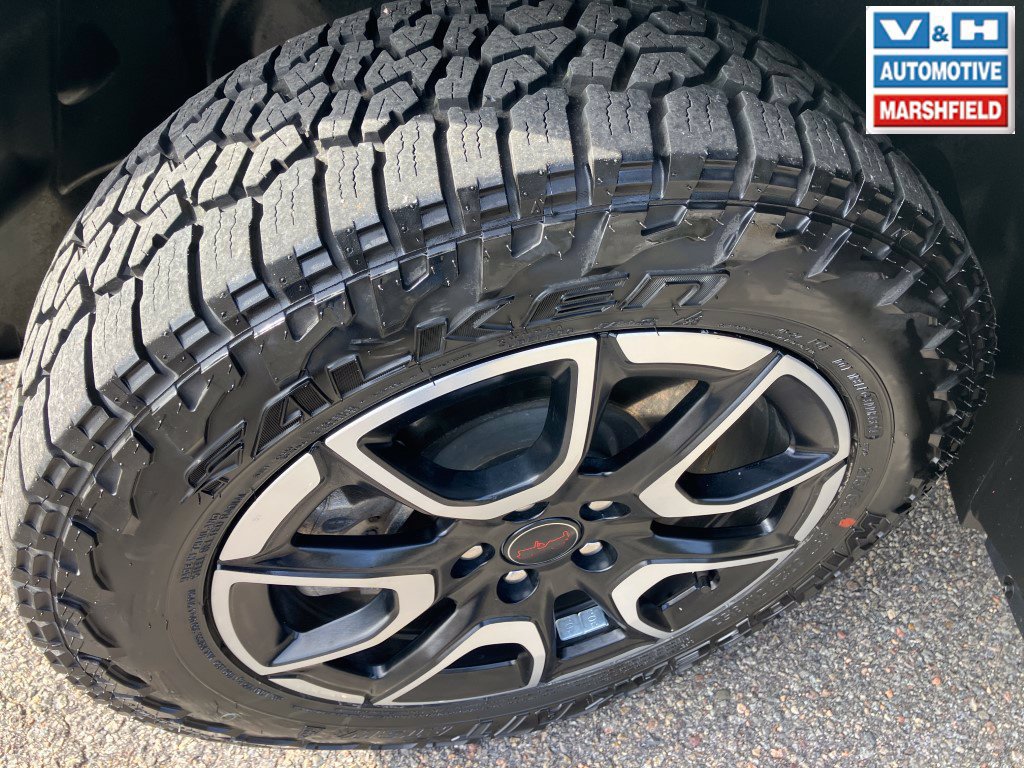 Used 2025 Jeep Compass Trailhawk AWD/4WD image 25