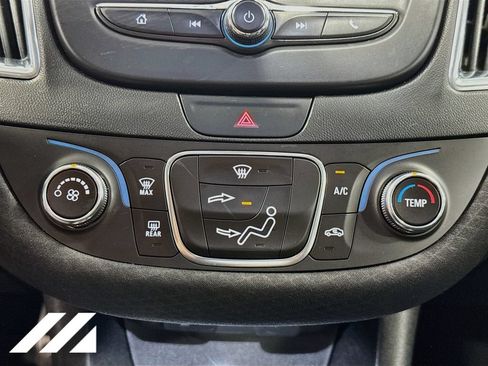 Used 2017 Chevrolet Malibu LT FWD image 17