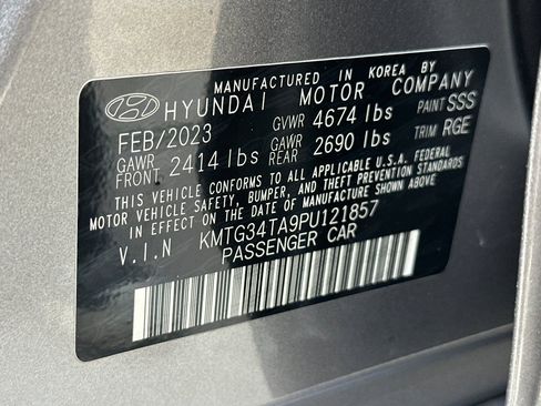 Used 2023 Genesis G70 2.0T image 38