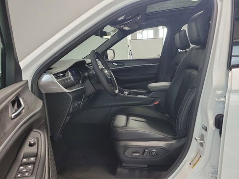 New 2025 Jeep Grand Cherokee Limited AWD/4WD image 9