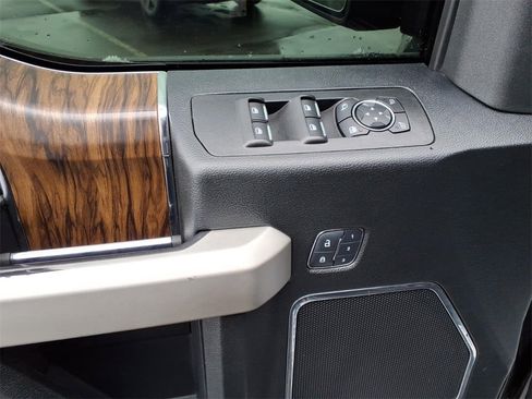 Used 2018 Ford F150 Lariat image 11