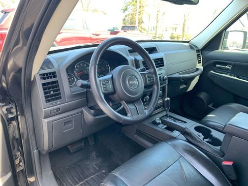 Used 2012 Jeep Liberty Sport AWD/4WD image 11