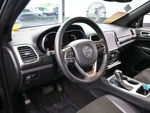 Used 2020 Jeep Grand Cherokee Altitude image 10