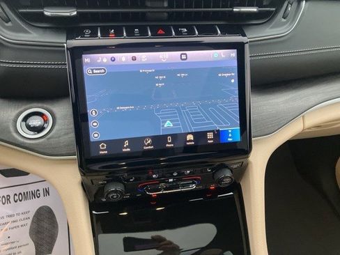 Certified 2024 Jeep Grand Cherokee Limited w/ Luxury Tech Group II image 17