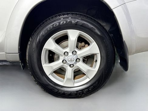 Used 2009 Toyota RAV4 Limited AWD/4WD image 29