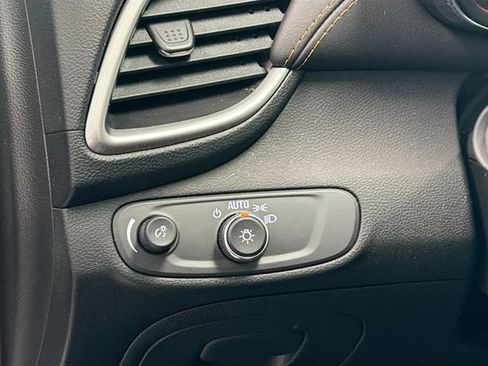 Certified 2022 Chevrolet Trax LT w/ LT Convenience Package image 10