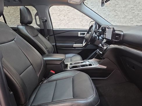 Used 2021 Ford Explorer Limited w/ Equipment Group 301A AWD/4WD image 8