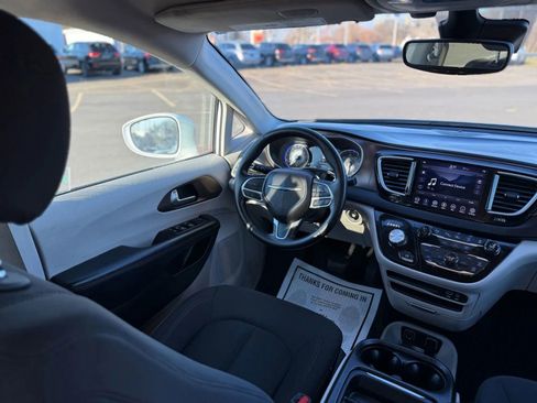 Used 2019 Chrysler Pacifica Touring Plus w/ Advanced Safetytec Group image 19