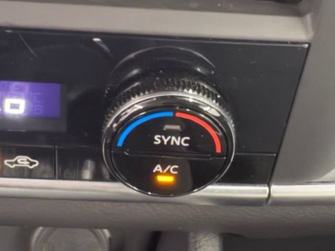 Used 2025 Nissan Rogue SV FWD image 28