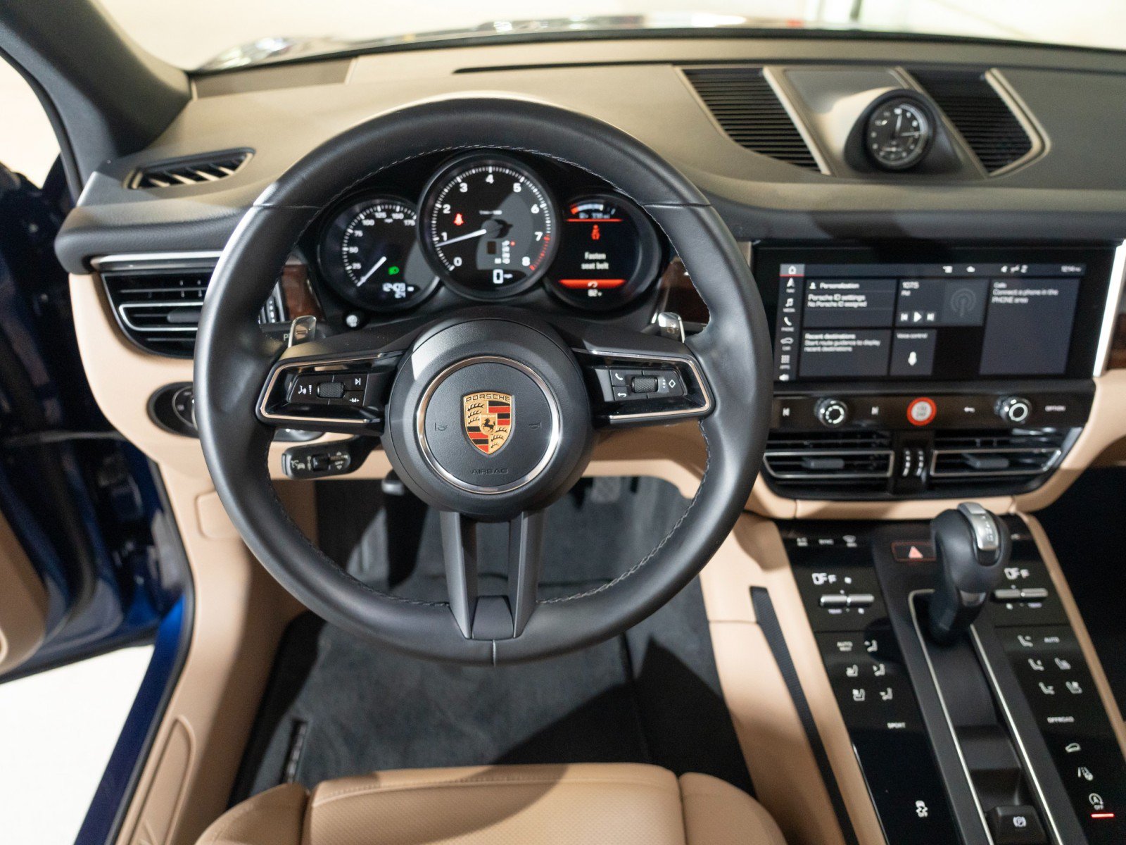 Certified 2023 Porsche Macan AWD/4WD image 27