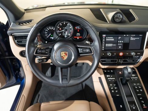 Certified 2023 Porsche Macan AWD/4WD image 27