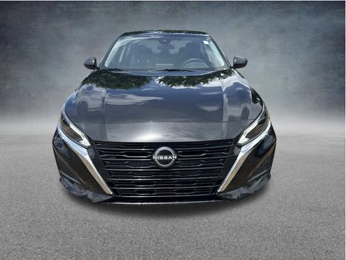 Used 2025 Nissan Altima 2.5 SV FWD image 2