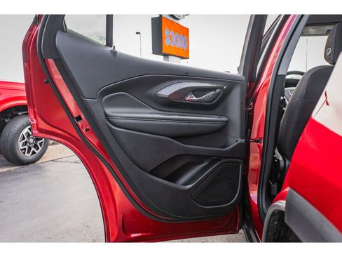 Used 2024 GMC Terrain SLE image 22