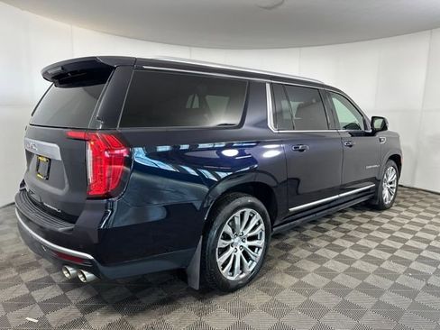 Used 2022 GMC Yukon XL Denali w/ Denali Ultimate Package image 3