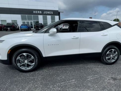 Used 2024 Chevrolet Blazer LT FWD image 4