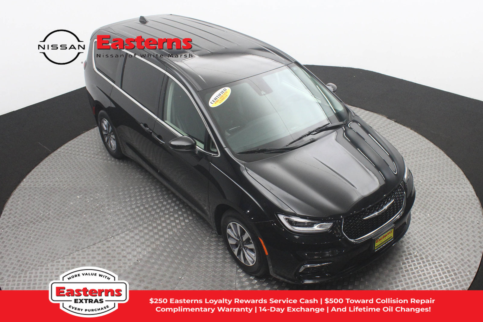 Used 2023 Chrysler Pacifica Touring-L FWD image 5