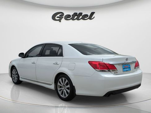 Used 2011 Toyota Avalon Limited image 29