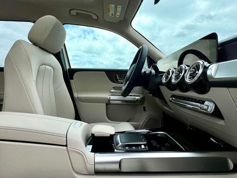 Certified 2023 Mercedes-Benz GLB 250 4MATIC image 16
