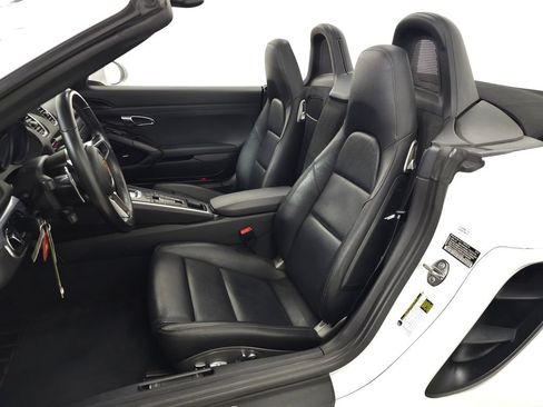 Used 2019 Porsche 718 Boxster RWD image 15