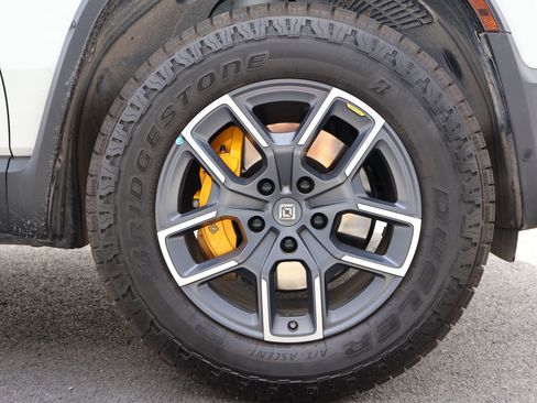 Used 2023 Rivian R1S Launch Edition image 29