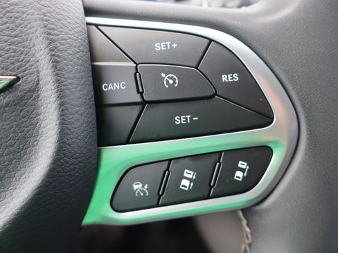 Used 2023 Chrysler Pacifica Touring-L FWD image 18