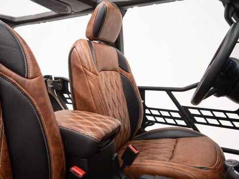 Used 2025 Jeep Wrangler Sport image 17