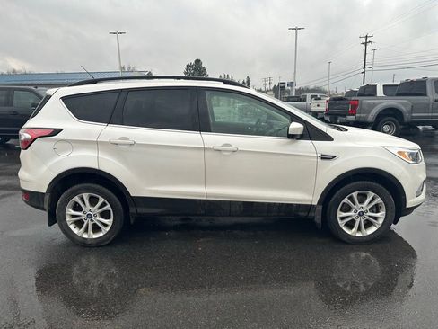 Used 2018 Ford Escape SE image 6