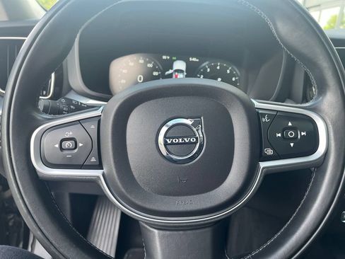 Used 2019 Volvo XC60 T6 Momentum w/ Multimedia Package AWD/4WD image 11