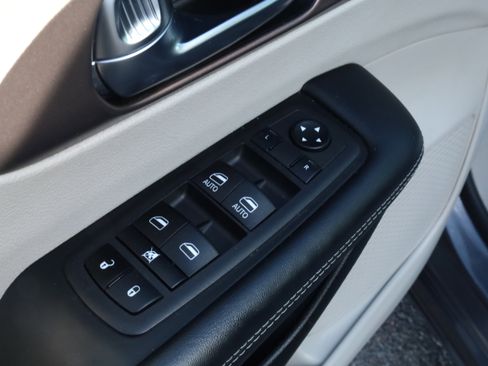 Used 2023 Chrysler Voyager LX image 31