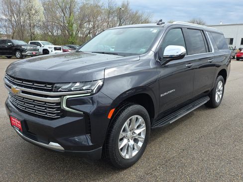Used 2023 Chevrolet Suburban Premier image 4