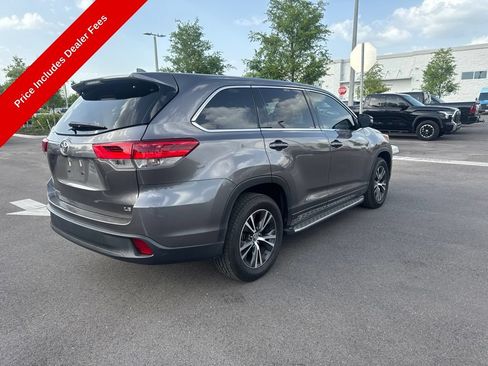 Used 2018 Toyota Highlander Plus FWD image 4