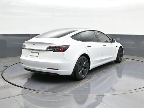 Used 2023 Tesla Model 3 Standard Range image 11