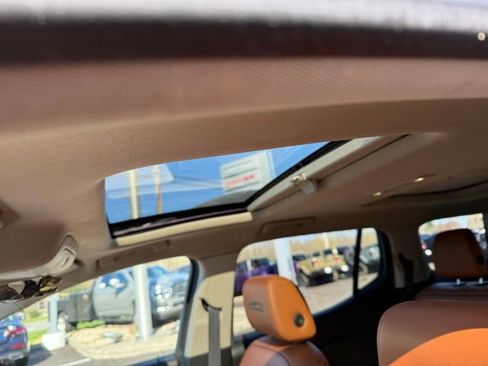 Used 2017 GMC Acadia SLT image 3