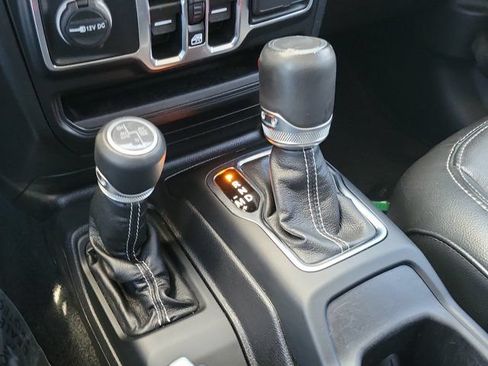 Used 2022 Jeep Wrangler Unlimited Sahara 4xe AWD/4WD image 30