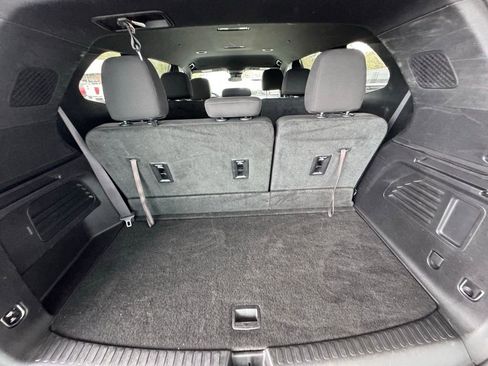 Used 2025 GMC Acadia Elevation image 10