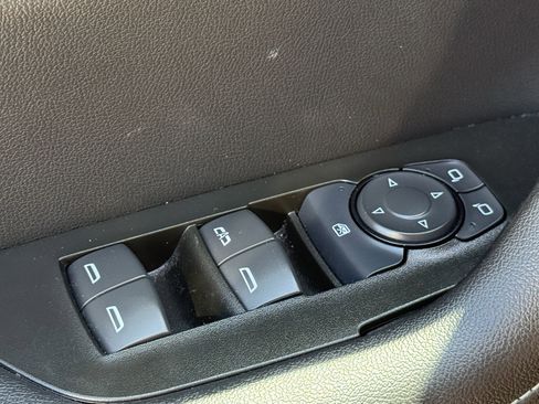 Used 2025 Chevrolet Blazer LT image 28