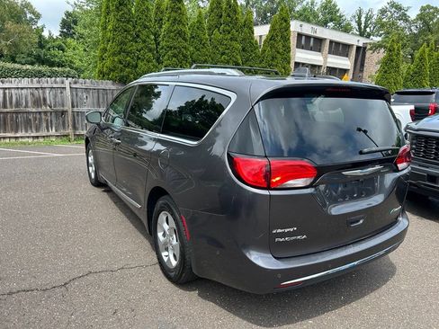 Used 2017 Chrysler Pacifica Platinum FWD image 7