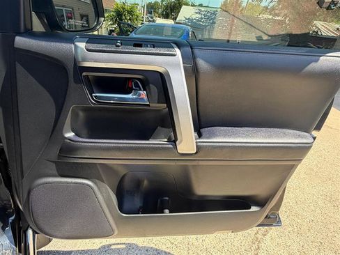 Used 2022 Toyota 4Runner Limited AWD/4WD image 28