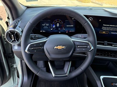 New 2026 Chevrolet Equinox LT w/ Convenience Package II image 23