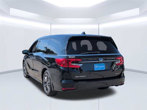 Used 2023 Honda Odyssey Elite image 3