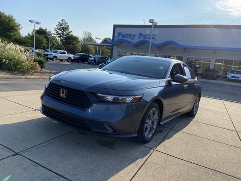Used 2023 Honda Accord EX image 4