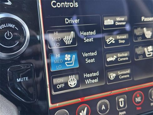 Used 2019 RAM 1500 Laramie image 36