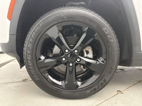 Used 2023 Jeep Grand Cherokee Altitude image 25